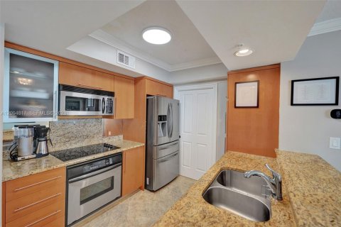 Condo in Fort Lauderdale, Florida, 2 bedrooms  № 2385542 - photo 4