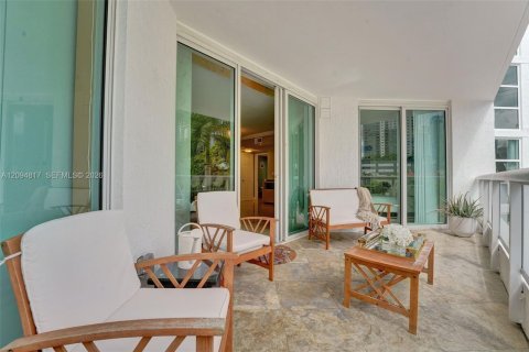 Condo in Fort Lauderdale, Florida, 2 bedrooms  № 2385542 - photo 18