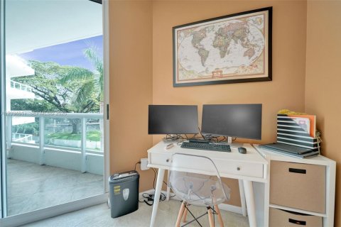 Condo in Fort Lauderdale, Florida, 2 bedrooms  № 2385542 - photo 23