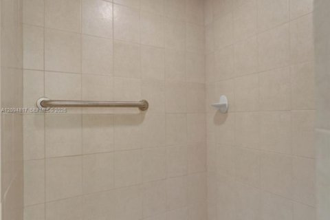 Condo in Fort Lauderdale, Florida, 2 bedrooms  № 2385542 - photo 29