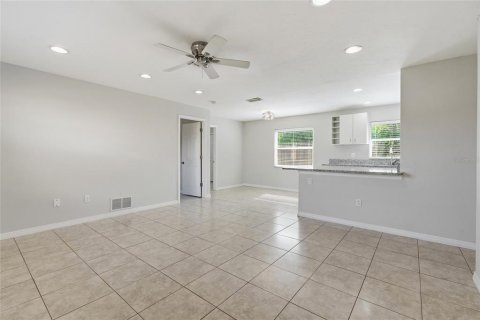 House in Sarasota, Florida 2 bedrooms, 91.79 sq.m. № 2156915 - photo 10
