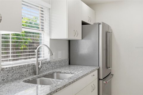 House in Sarasota, Florida 2 bedrooms, 91.79 sq.m. № 2156915 - photo 14