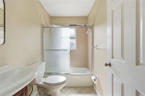 House in Sarasota, Florida 2 bedrooms, 91.79 sq.m. № 2156915 - photo 26