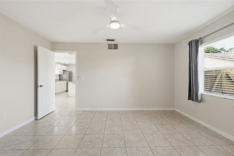 House in Sarasota, Florida 2 bedrooms, 91.79 sq.m. № 2156915 - photo 24