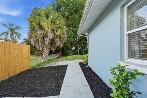 House in Sarasota, Florida 2 bedrooms, 91.79 sq.m. № 2156915 - photo 7