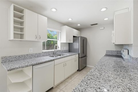House in Sarasota, Florida 2 bedrooms, 91.79 sq.m. № 2156915 - photo 13