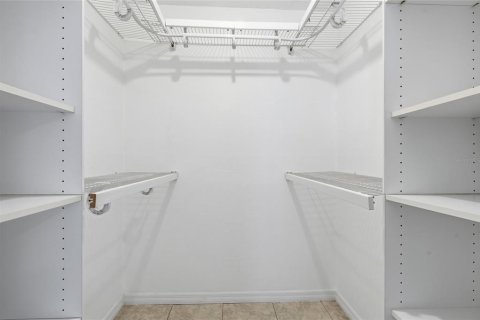 House in Sarasota, Florida 2 bedrooms, 91.79 sq.m. № 2156915 - photo 21