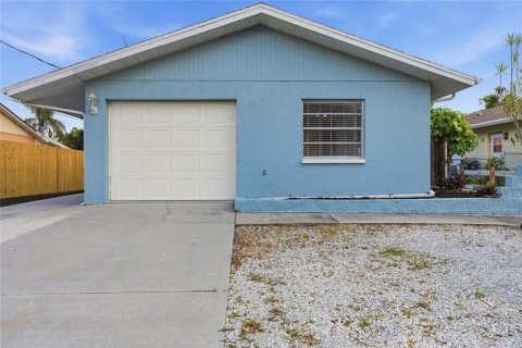 House in Sarasota, Florida 2 bedrooms, 91.79 sq.m. № 2156915 - photo 2
