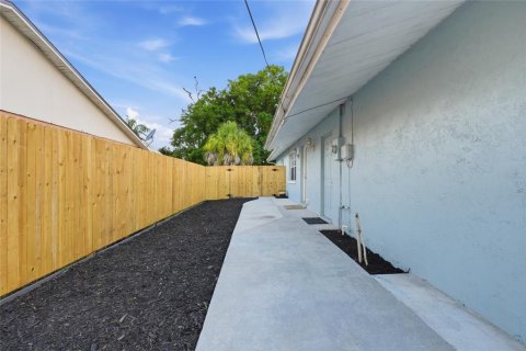 House in Sarasota, Florida 2 bedrooms, 91.79 sq.m. № 2156915 - photo 4