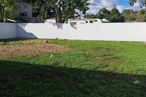 Casa en alquiler en Miami, Florida, 2 dormitorios, 130.06 m2 № 1993032 - foto 11