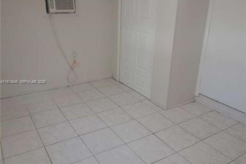 Casa en alquiler en Miami, Florida, 2 dormitorios, 130.06 m2 № 1993032 - foto 9