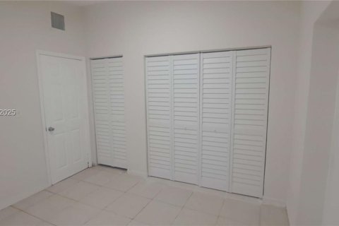 Casa en alquiler en Miami, Florida, 2 dormitorios, 130.06 m2 № 1993032 - foto 8