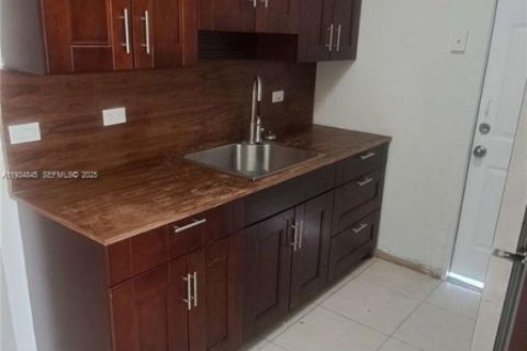 Casa en alquiler en Miami, Florida, 2 dormitorios, 130.06 m2 № 1993032 - foto 5