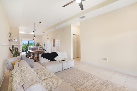 Condominio en alquiler en Doral, Florida, 2 dormitorios, 99.59 m2 № 2019558 - foto 3