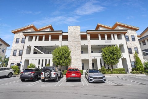 Condominio en Doral, Florida, 2 dormitorios  № 2019558