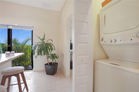 Condominio en alquiler en Doral, Florida, 2 dormitorios, 99.59 m2 № 2019558 - foto 8