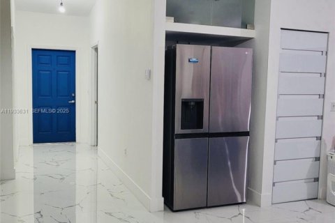 Adosado en venta en Miami, Florida, 2 dormitorios, 83.61 m2 № 1992032 - foto 11