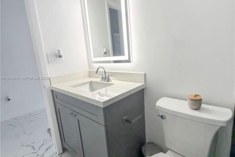 Adosado en venta en Miami, Florida, 2 dormitorios, 83.61 m2 № 1992032 - foto 7