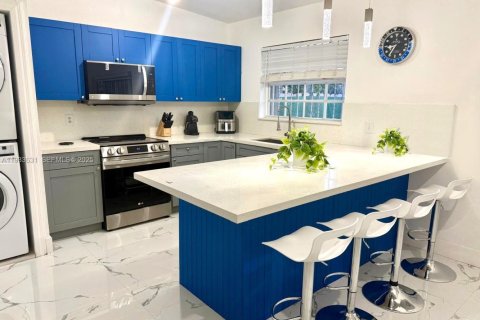 Adosado en venta en Miami, Florida, 2 dormitorios, 83.61 m2 № 1992032 - foto 10