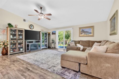 House in Oldsmar, Florida 4 bedrooms, 124.86 sq.m. № 2106626 - photo 18