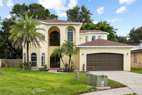 House in Tampa, Florida 4 bedrooms, 260.78 sq.m. № 2366699