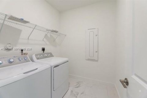 Villa ou maison à louer à Miramar, Floride: 5 chambres, 337.51 m2 № 2426680 - photo 19