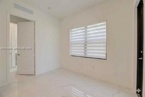 Villa ou maison à louer à Miramar, Floride: 5 chambres, 337.51 m2 № 2426680 - photo 11
