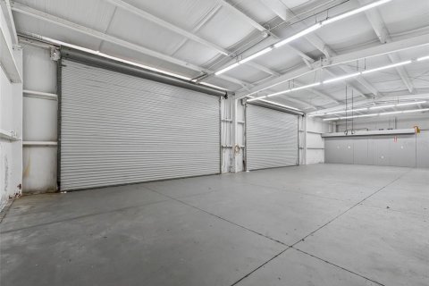 Купить коммерческую недвижимость в Фрутленд-Парк, Флорида 222.97м2, № 1797457 - фото 12