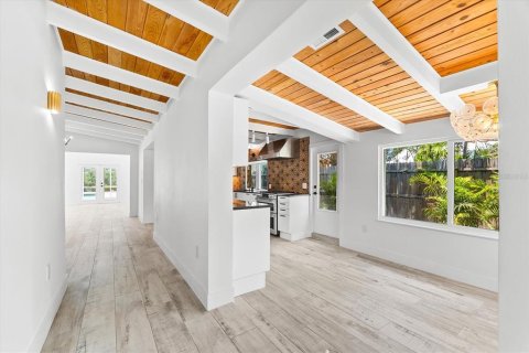 House in Sarasota, Florida 3 bedrooms, 163.32 sq.m. № 1761174 - photo 9