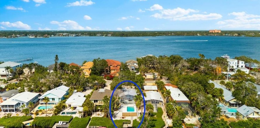 House in Sarasota, Florida 3 bedrooms, 163.32 sq.m. № 1761174