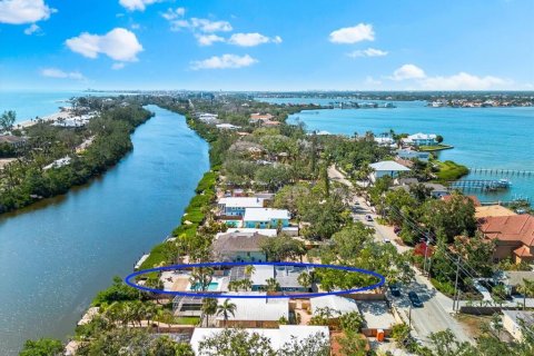 House in Sarasota, Florida 3 bedrooms, 163.32 sq.m. № 1761174 - photo 5