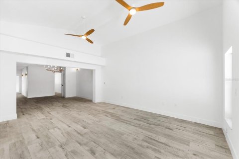 House in Sarasota, Florida 3 bedrooms, 163.32 sq.m. № 1761174 - photo 27