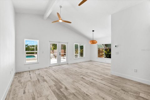 House in Sarasota, Florida 3 bedrooms, 163.32 sq.m. № 1761174 - photo 24