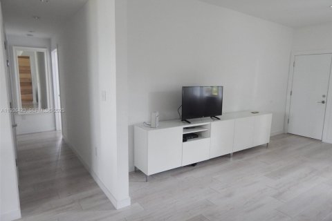 Condo in Miami Beach, Florida, 2 bedrooms  № 1994386 - photo 12