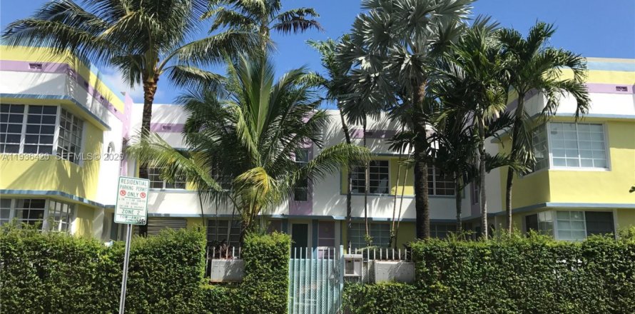 Condo in Miami Beach, Florida, 2 bedrooms  № 1994386