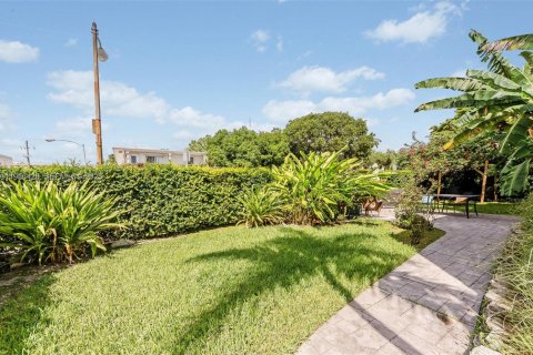 Condo in Miami Beach, Florida, 2 bedrooms  № 1994386 - photo 29