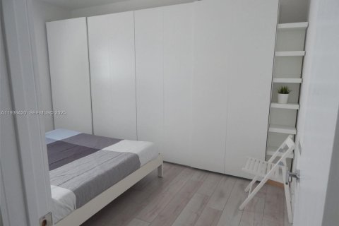 Condo in Miami Beach, Florida, 2 bedrooms  № 1994386 - photo 13