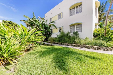 Condo in Miami Beach, Florida, 2 bedrooms  № 1994386 - photo 27