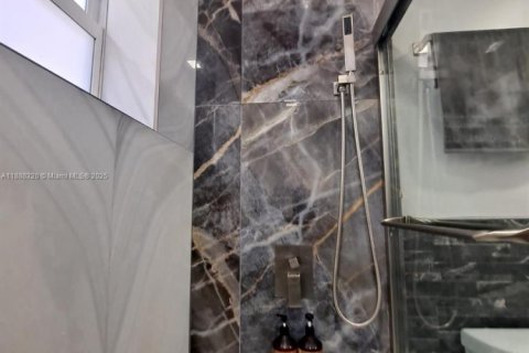 Villa ou maison à louer à Hollywood, Floride: 2 chambres, 111.48 m2 № 1942281 - photo 22