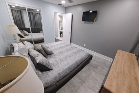 Villa ou maison à louer à Hollywood, Floride: 2 chambres, 111.48 m2 № 1942281 - photo 27