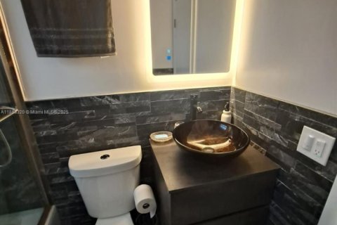 Villa ou maison à louer à Hollywood, Floride: 2 chambres, 111.48 m2 № 1942281 - photo 13