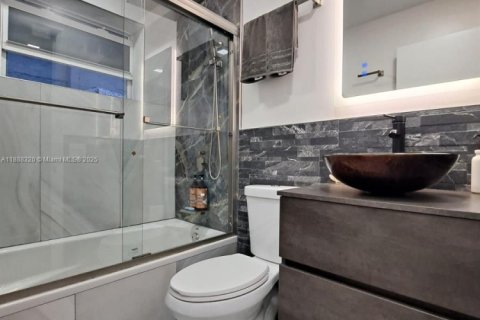 Villa ou maison à louer à Hollywood, Floride: 2 chambres, 111.48 m2 № 1942281 - photo 6