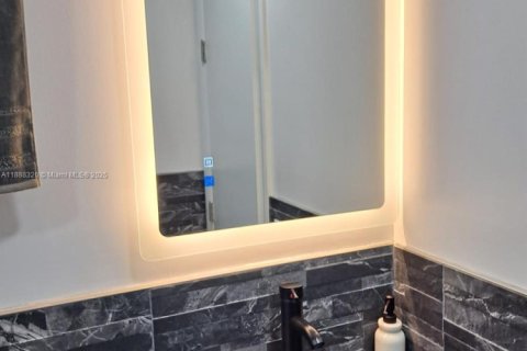 Villa ou maison à louer à Hollywood, Floride: 2 chambres, 111.48 m2 № 1942281 - photo 19