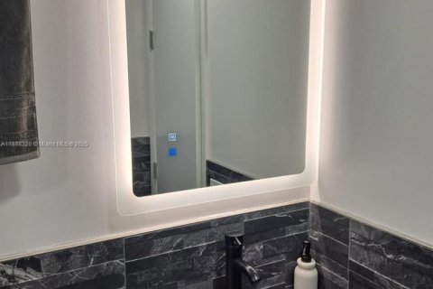 Villa ou maison à louer à Hollywood, Floride: 2 chambres, 111.48 m2 № 1942281 - photo 18