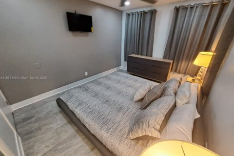 Villa ou maison à louer à Hollywood, Floride: 2 chambres, 111.48 m2 № 1942281 - photo 24