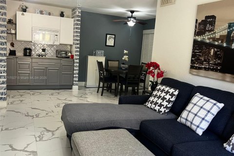 Купить кондоминиум в Майами, Флорида 2 спальни, 83.24м2, № 1708482 - фото 3