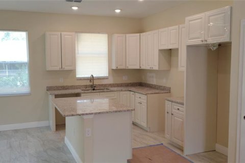 House in Sebring, Florida 3 bedrooms, 130.16 sq.m. № 1651976 - photo 2