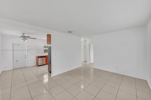 House in Fort Lauderdale, Florida 3 bedrooms, 100.33 sq.m. № 1946614 - photo 5