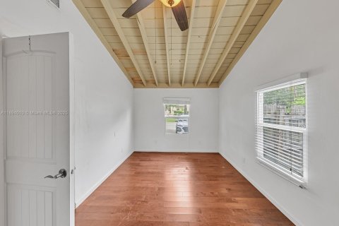 House in Fort Lauderdale, Florida 3 bedrooms, 100.33 sq.m. № 1946614 - photo 23