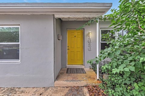 House in Fort Lauderdale, Florida 3 bedrooms, 100.33 sq.m. № 1946614 - photo 3